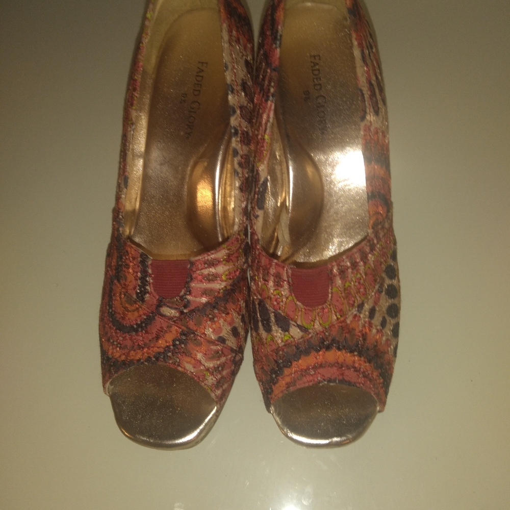 Ladies Faded Glory sz9 1/2 3 1/2" high heels